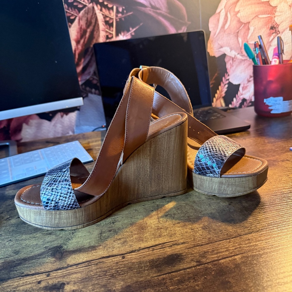 Intervalle Wedge Sandals